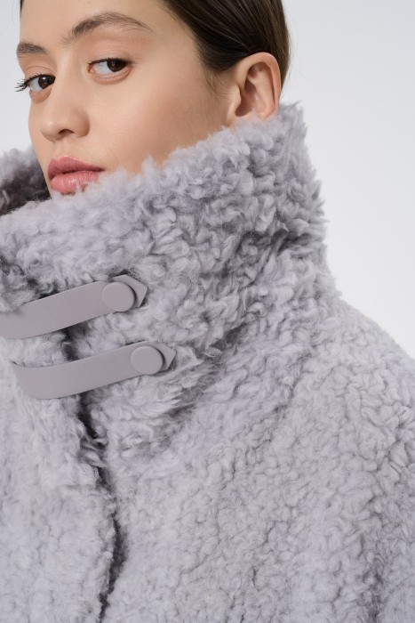 шуба из овечьей шерсти из россии вид сбоку