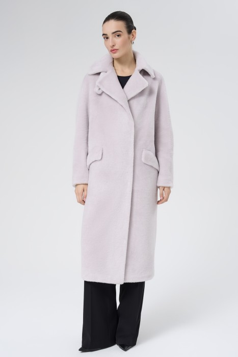 шуба из овечьей шерсти от бренда снежная королева вид слева