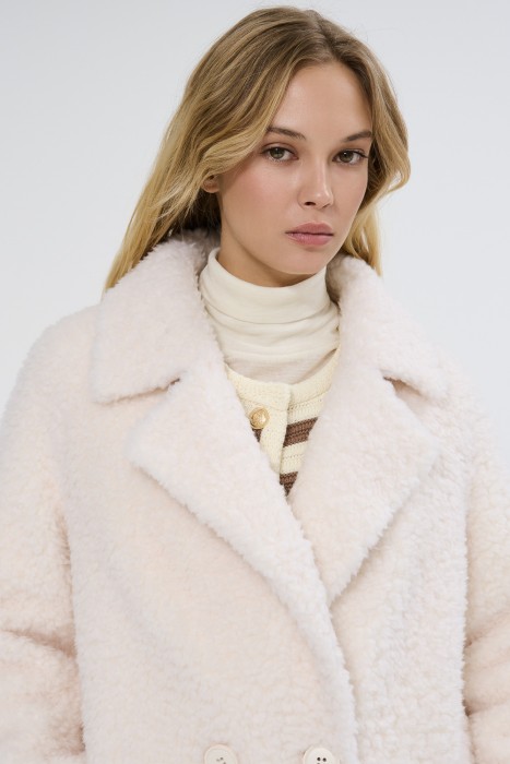 шуба из овечьей шерсти из россии вид сбоку