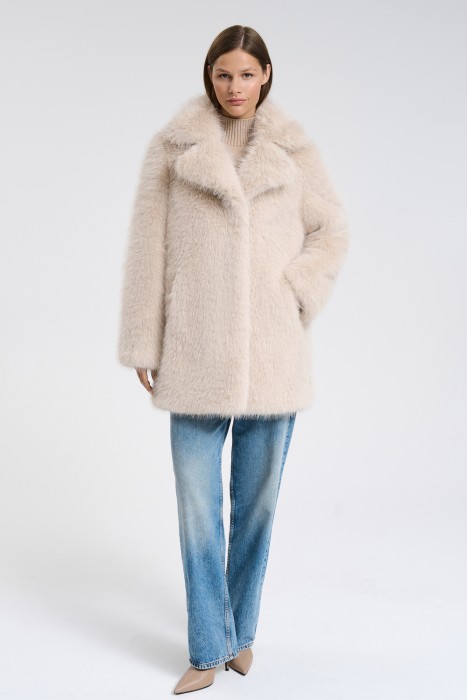 шуба из овечьей шерсти от бренда снежная королева вид слева