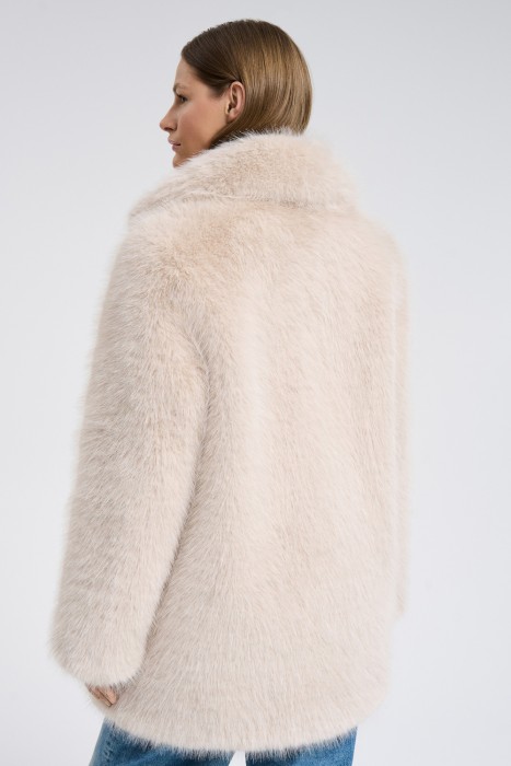 шуба из овечьей шерсти по цене 15490 руб вид справа
