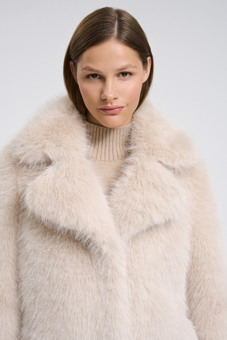 шуба из овечьей шерсти из россии вид сбоку