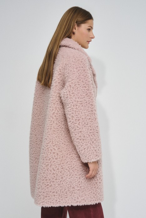 шуба из овечьей шерсти от бренда снежная королева вид слева