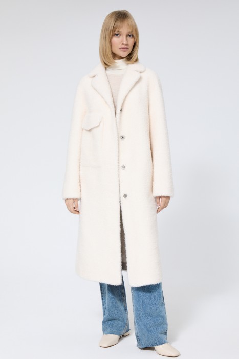 шуба из овечьей шерсти от бренда снежная королева вид слева