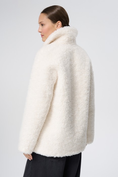 шуба из овечьей шерсти по цене 7680 руб вид справа