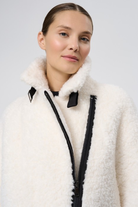 шуба из овечьей шерсти из россии вид сбоку