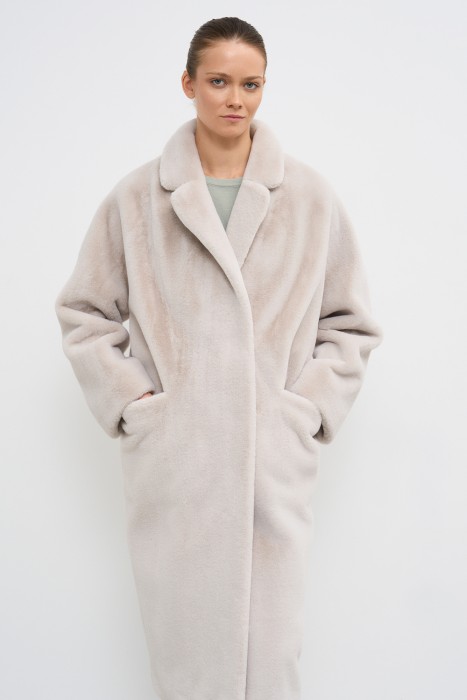 шуба из шерсти кролика от бренда снежная королева вид слева