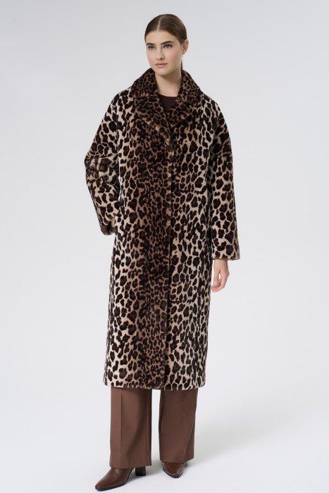 шуба из шерсти кролика от бренда снежная королева вид слева