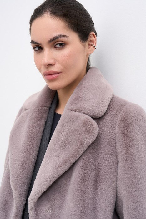 шуба из шерсти кролика по цене 17940 руб вид справа