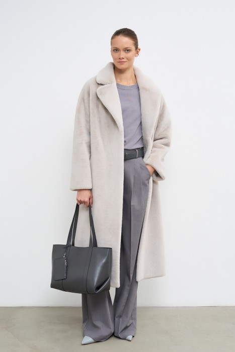 шуба из шерсти кролика от бренда снежная королева вид слева