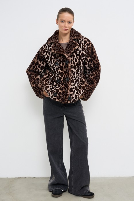 шуба из шерсти кролика от бренда снежная королева вид слева