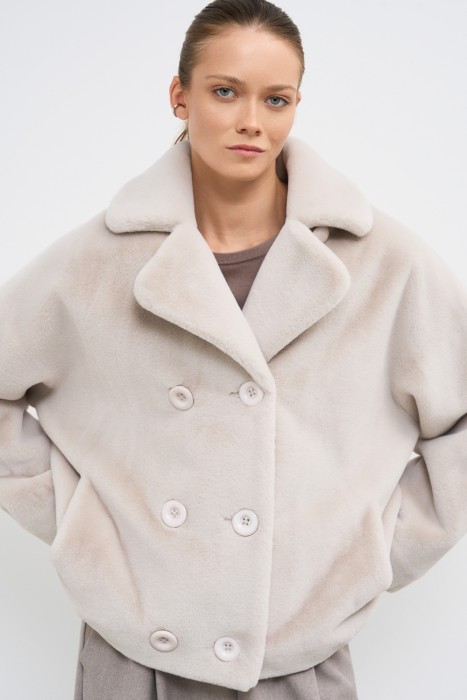 шуба из шерсти кролика от бренда снежная королева вид слева