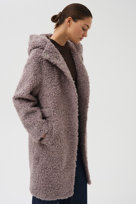 шуба из шерсти с капюшоном от бренда снежная королева вид слева