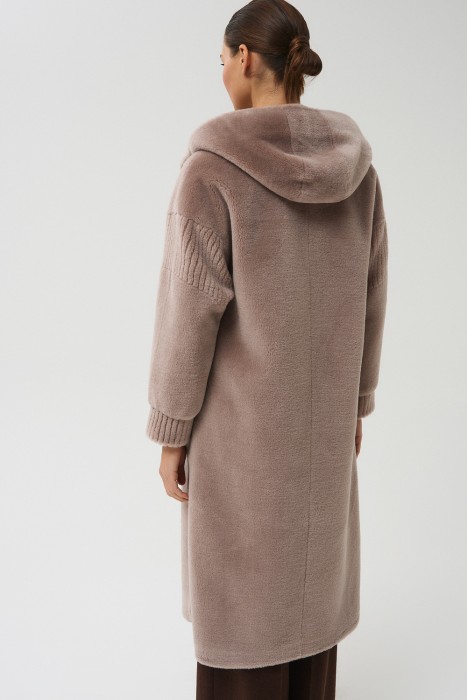 шуба из шерсти с капюшоном по цене 15490 руб вид справа