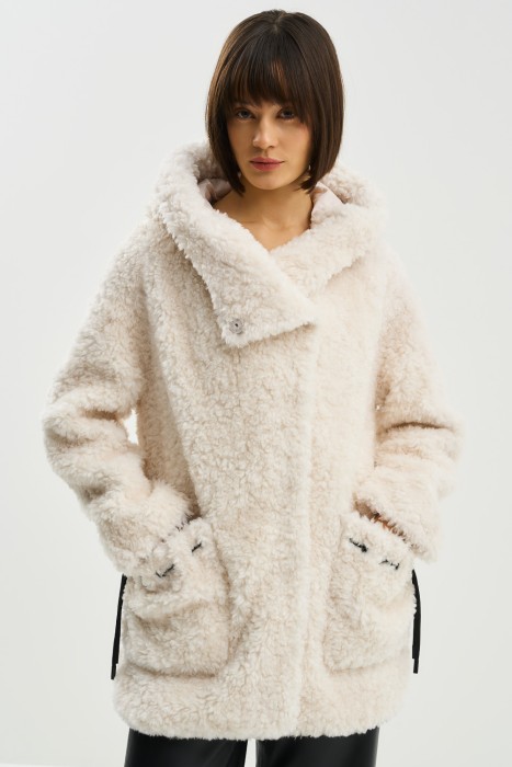 шуба из шерсти с капюшоном по цене 13860 руб вид справа