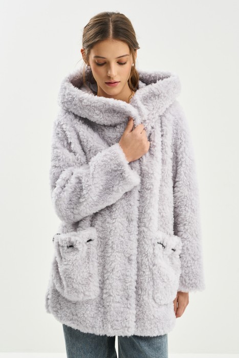 шуба из шерсти с капюшоном от бренда снежная королева вид слева