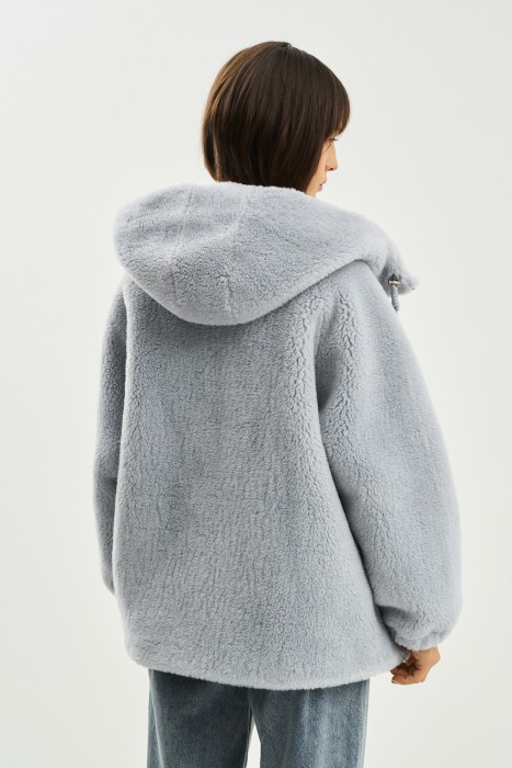 шуба из шерсти с капюшоном по цене 6520 руб вид справа