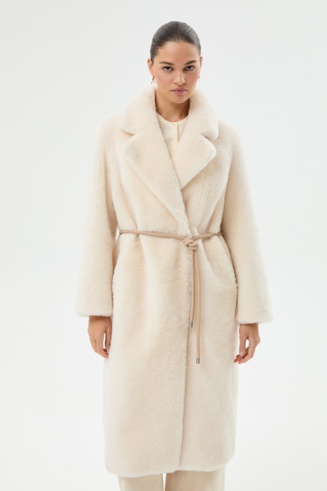 шуба из шерсти с поясом от бренда снежная королева вид слева