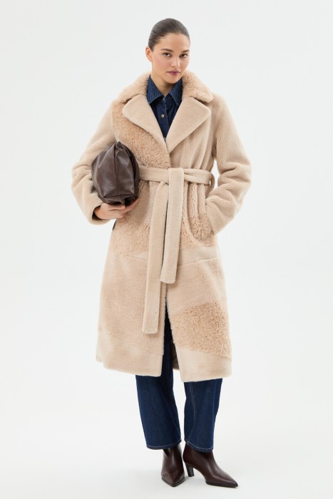 шуба из шерсти с поясом из россии вид сбоку