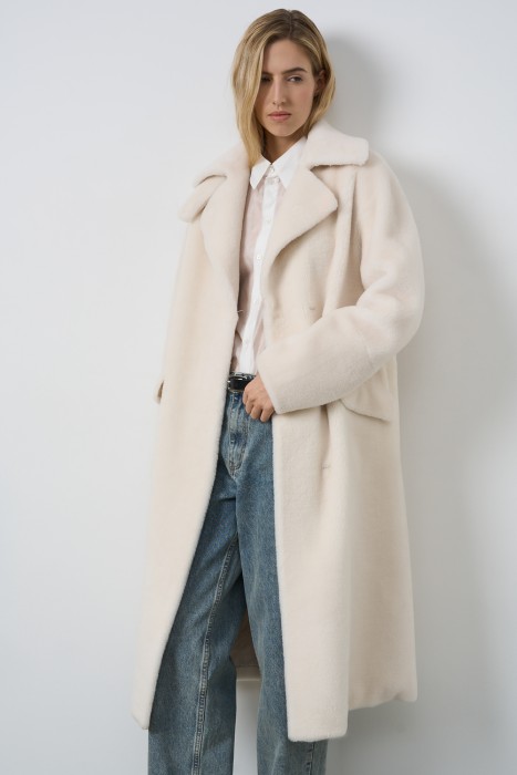 шуба из шерсти с поясом из россии вид сбоку