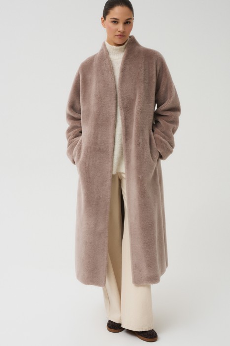 шуба из шерсти с поясом из россии вид сбоку