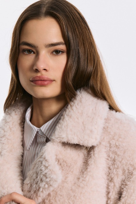 шуба из шерсти с поясом из россии вид сбоку