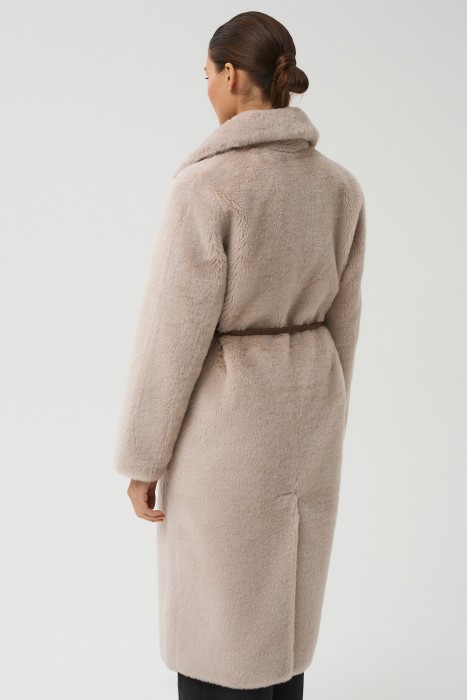 шуба из шерсти с поясом от бренда снежная королева вид слева