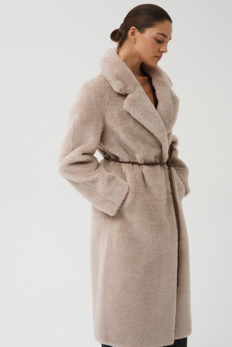 шуба из шерсти с поясом по цене 8880 руб вид справа