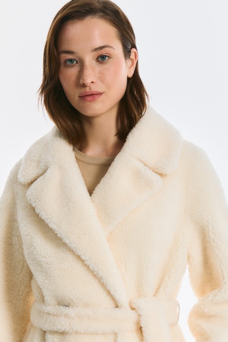 шуба из шерсти с поясом из россии вид сбоку