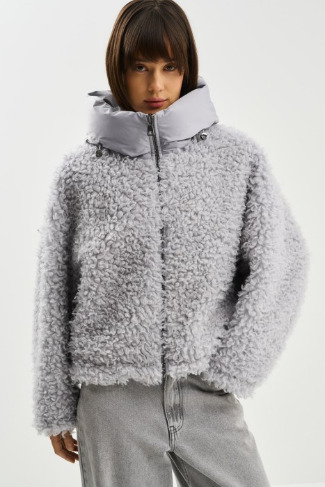 шуба из шерсти с текстильным капюшоном от бренда снежная королева вид слева