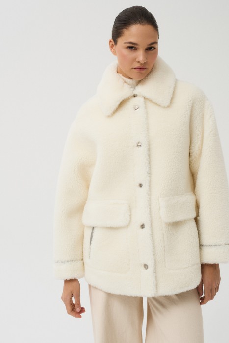 шуба из шерсти от бренда снежная королева вид слева