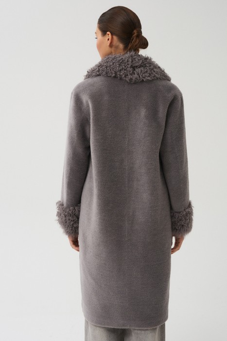 шуба из шерсти от бренда снежная королева вид слева