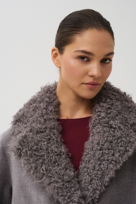 шуба из шерсти по цене 14680 руб вид справа