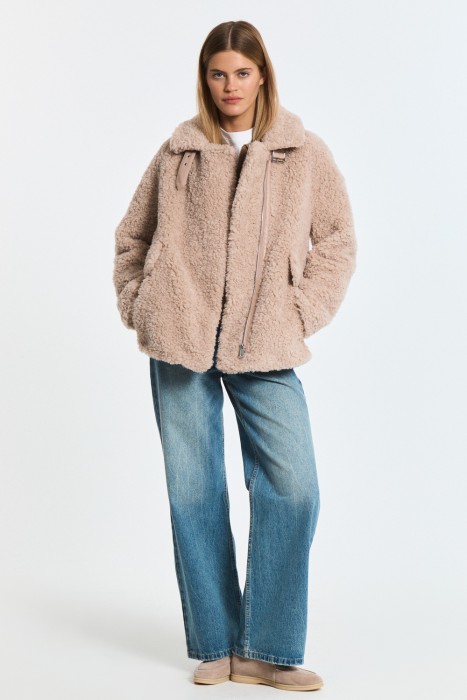 шуба из шерсти от бренда снежная королева вид слева