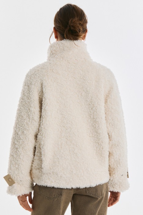 шуба из шерсти по цене 8960 руб вид справа