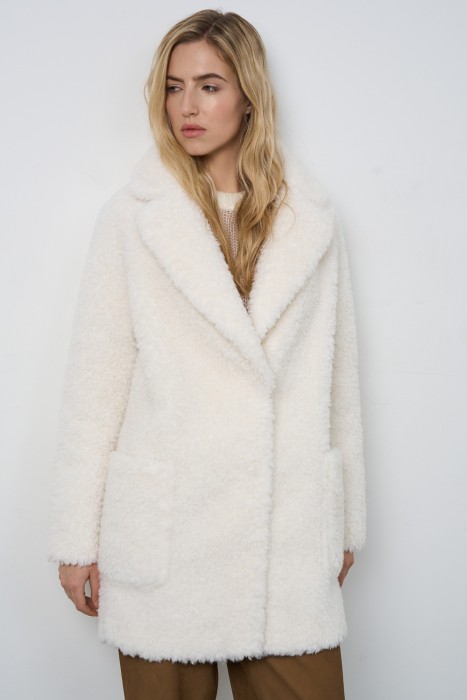 шуба из шерсти от бренда снежная королева вид слева