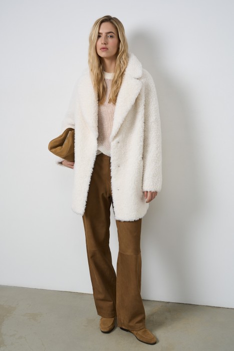 шуба из шерсти по цене 6520 руб вид справа