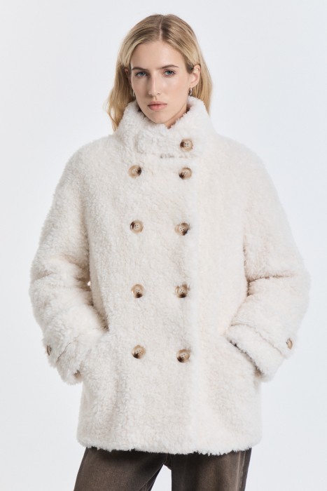 шуба из шерсти от бренда снежная королева вид слева