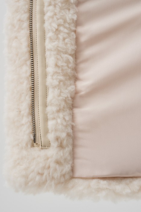 шуба из шерсти от бренда снежная королева вид слева