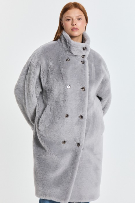 шуба из шерсти от бренда снежная королева вид слева