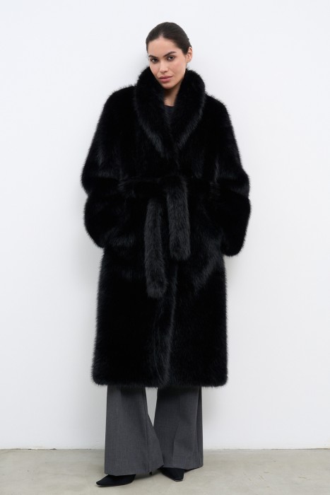 шуба из шерсти от бренда снежная королева вид слева