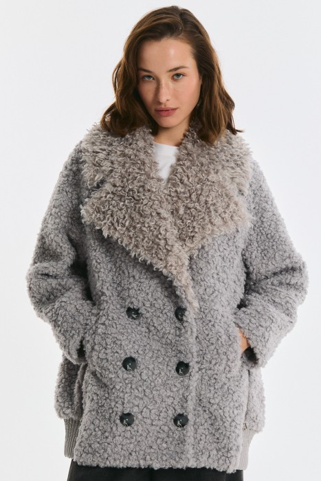 шуба из шерсти от бренда снежная королева вид слева