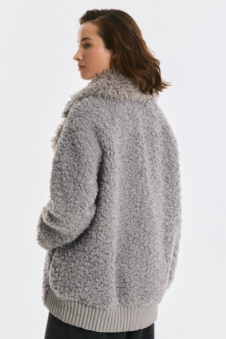 шуба из шерсти по цене 16310 руб вид справа