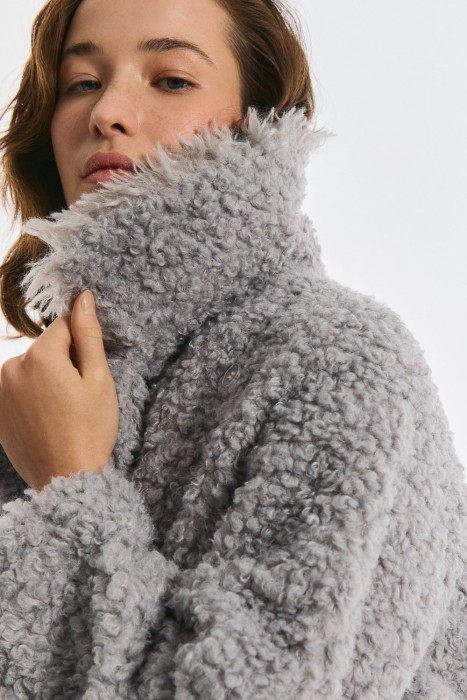 шуба из шерсти из россии вид сбоку