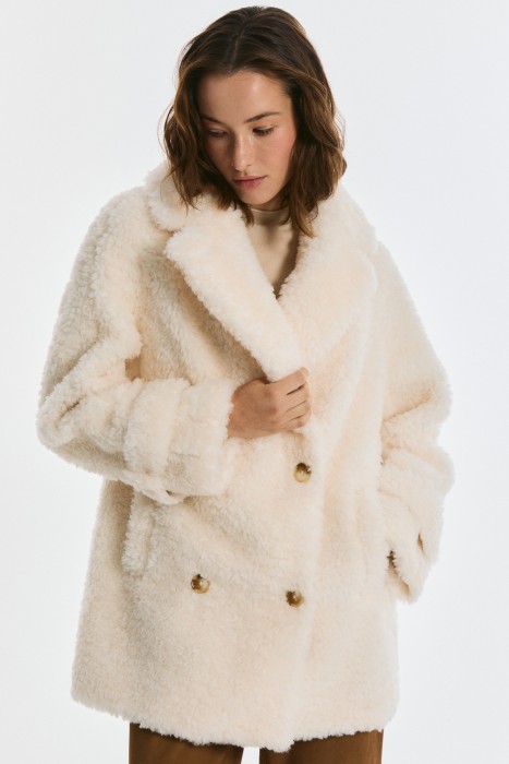 шуба из шерсти от бренда снежная королева вид слева