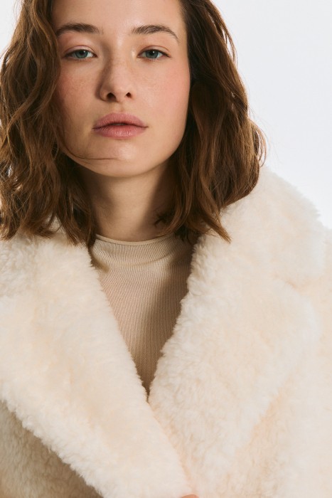 шуба из шерсти из россии вид сбоку