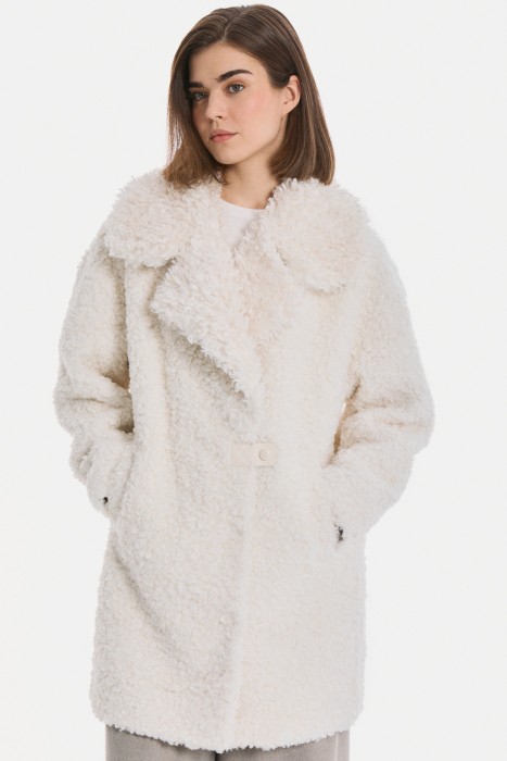 шуба из шерсти от бренда снежная королева вид слева