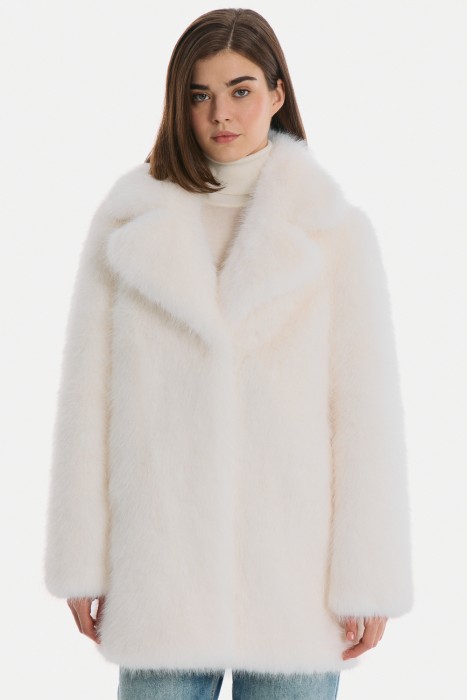 шуба из шерсти от бренда снежная королева вид слева