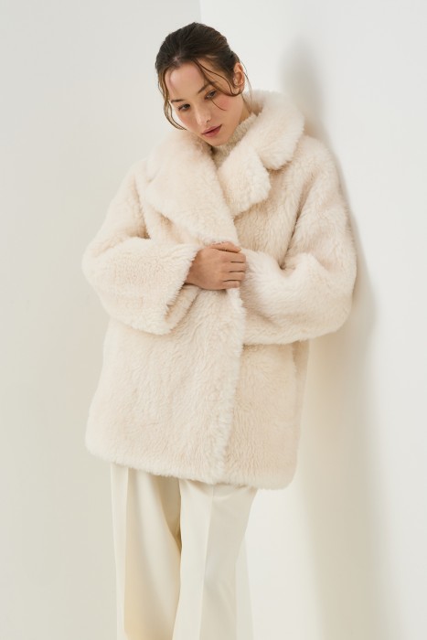 шуба из шерсти от бренда снежная королева вид слева
