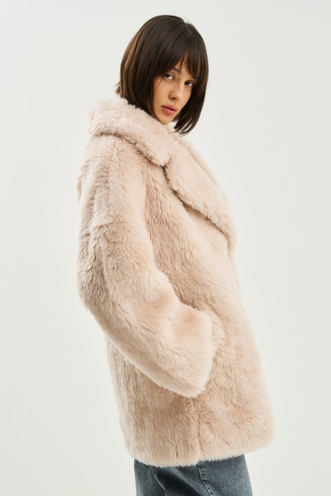 шуба из шерсти от бренда снежная королева вид слева